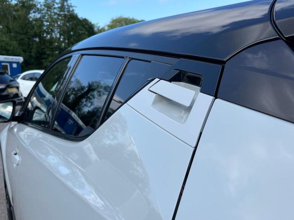 Toyota C-HR Photo autoimg-73b774b8adc9aee6d2c37503982a38d059b1f781.jpg