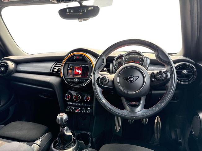 MINI Hatch Photo 11