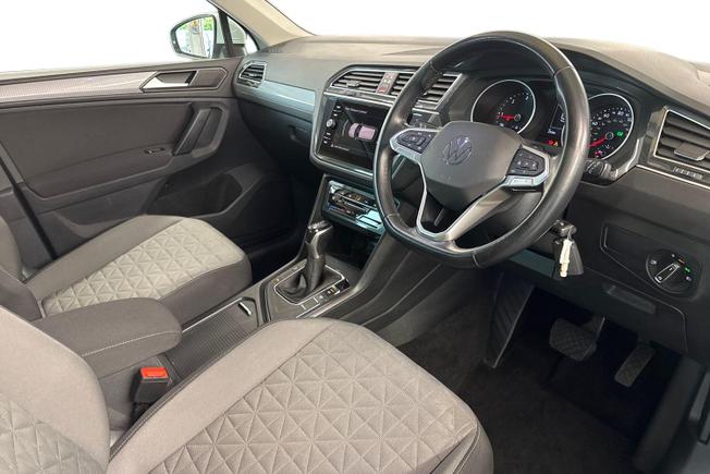 VOLKSWAGEN Tiguan Photo 6