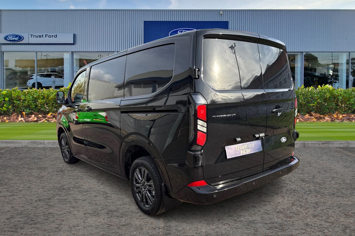 Ford TRANSIT CUSTOM Photo 1