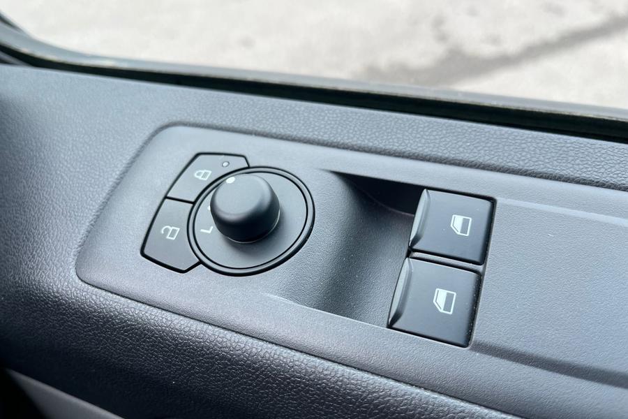 Ford E-TRANSIT CUSTOM Photo autoimg-73e0dccd272ff17f5125e3880bc1c6c766e53591.jpg
