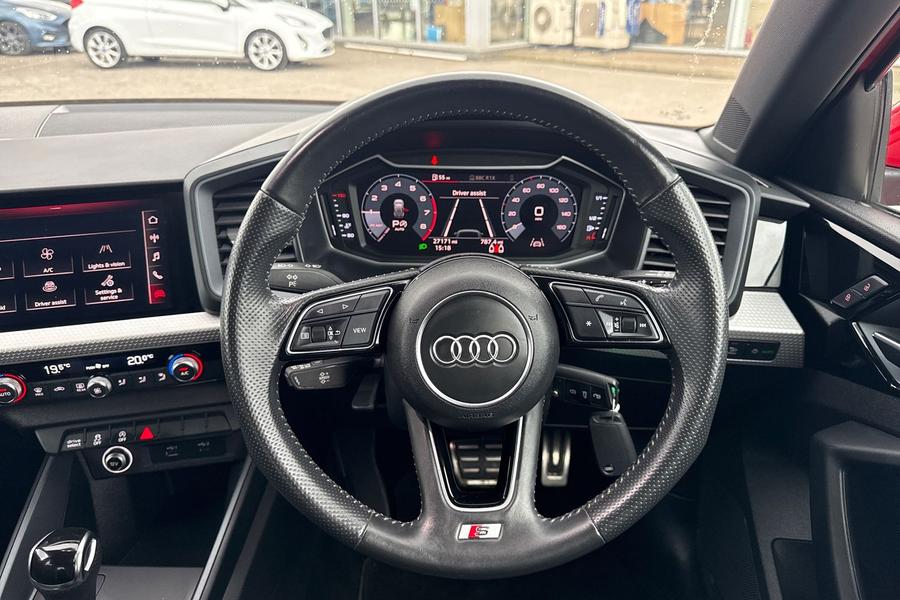 Audi A1 Photo autoimg-73e580cb1eadb05ddc2d70b97dd9dae9de993837.jpg