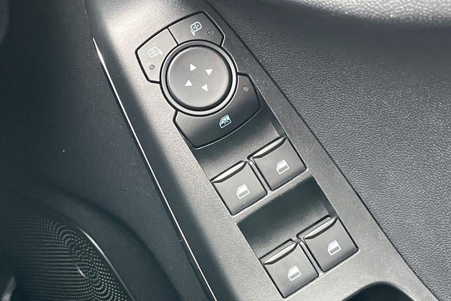 Ford FIESTA Photo autoimg-73e7f82b55b3f76e376f0e0077666a4b541f41a5.jpg