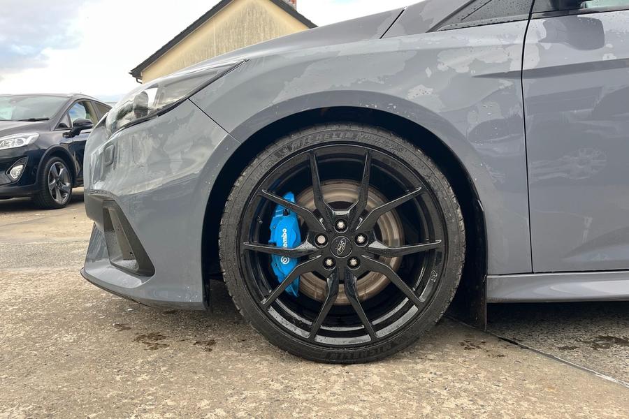 Ford FOCUS RS Photo autoimg-73ef5ff39079f814a56a264d661fb2cd3f35e97d.jpg