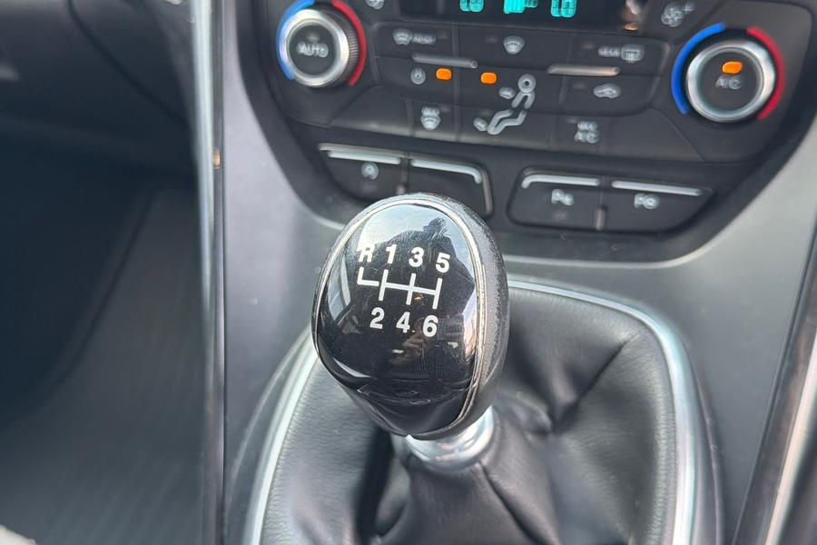 Ford KUGA Photo autoimg-73f813998aab27c6452570ff278128b05e927981.jpg