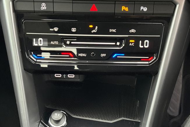 Volkswagen T-Roc Photo 22