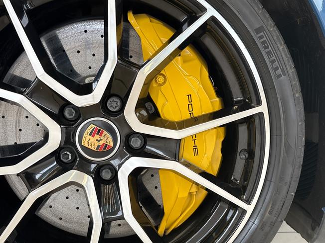 PORSCHE Taycan Photo 52