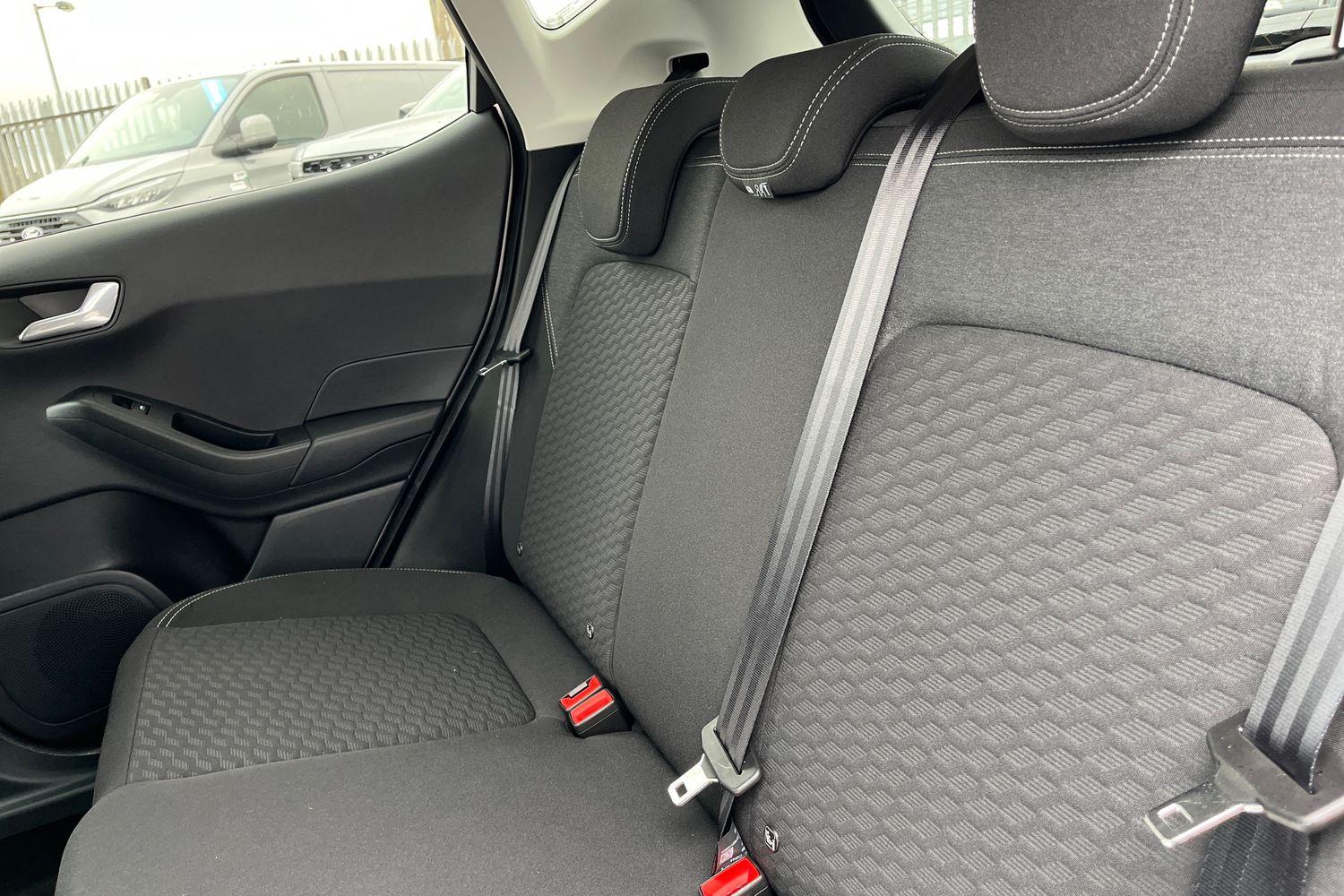 Ford FIESTA Photo 19