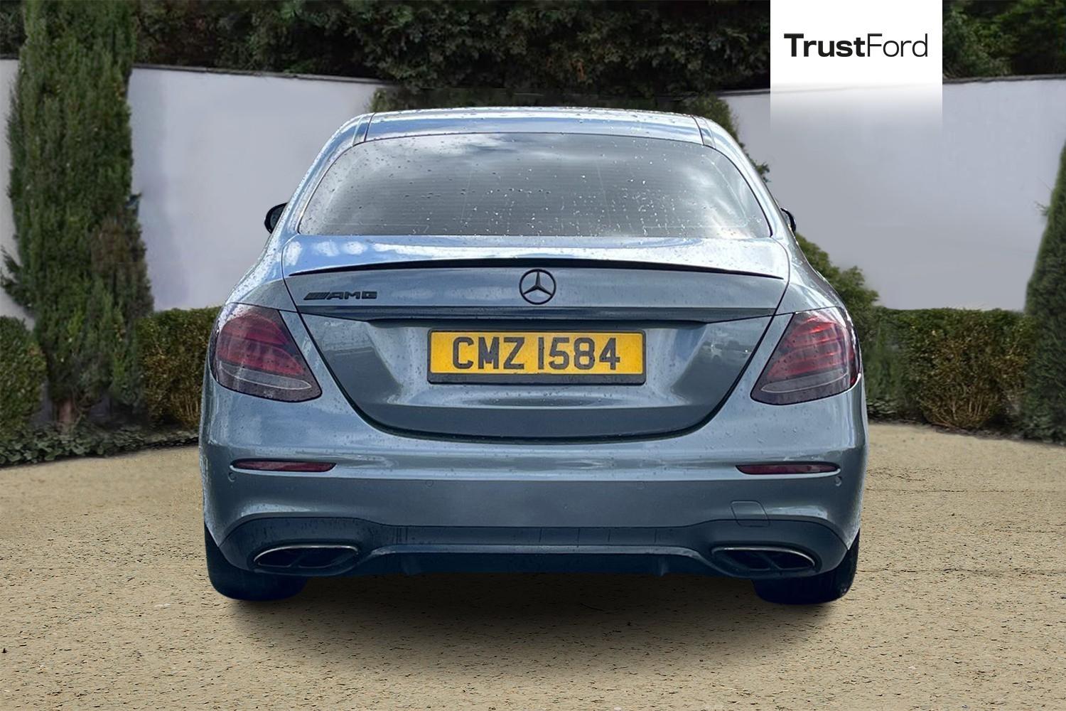 Mercedes-Benz E CLASS Photo 6