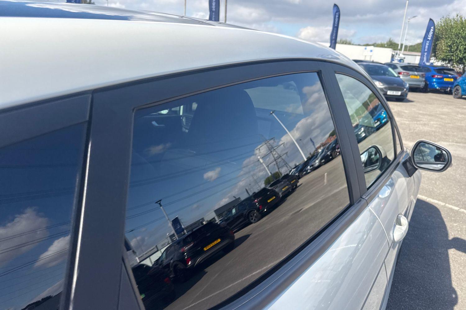 Ford FIESTA Photo 39