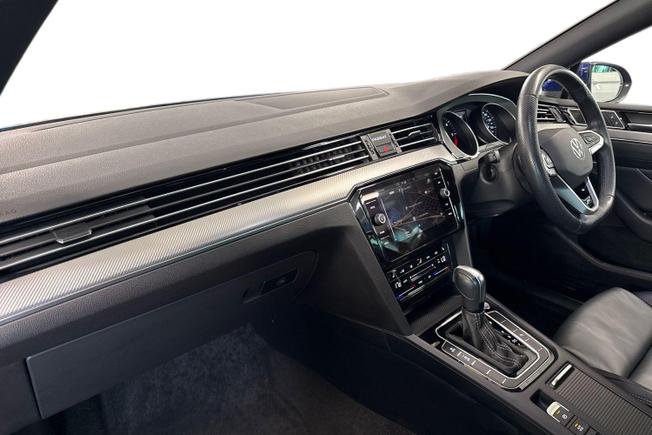 VOLKSWAGEN Passat Photo 2