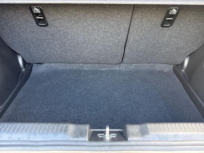 SUZUKI Swift Photo 12
