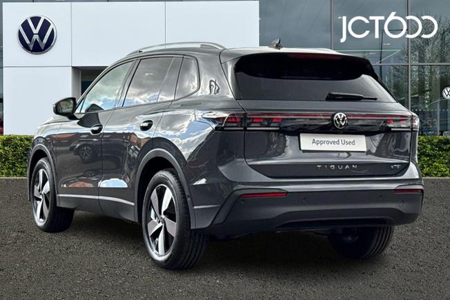 VOLKSWAGEN Tiguan Photo 3