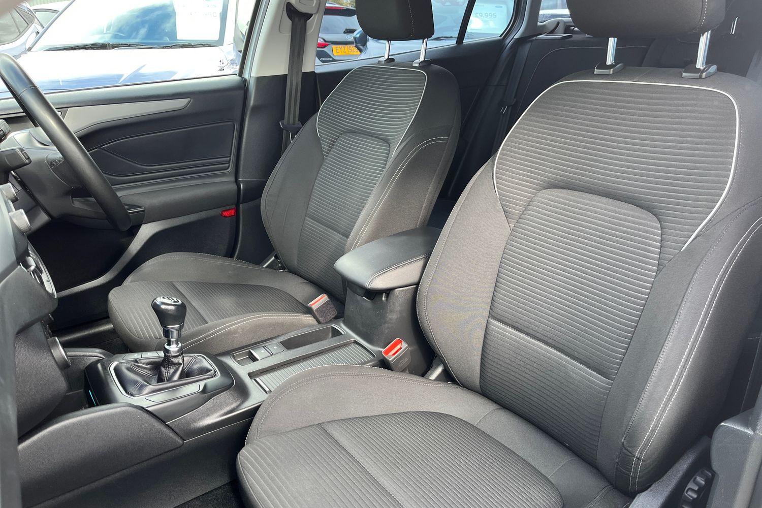 Ford FOCUS Photo 18