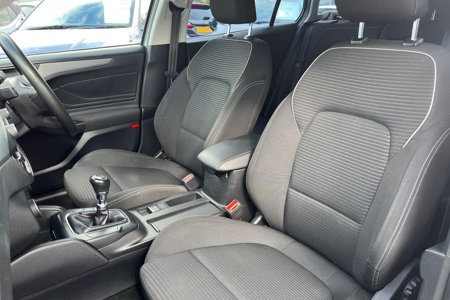 Ford FOCUS Photo autoimg-741d651fd42d9b81a33dae5493bd19d933d3519b.jpg