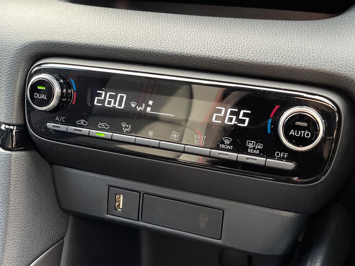 Toyota Yaris Photo 11