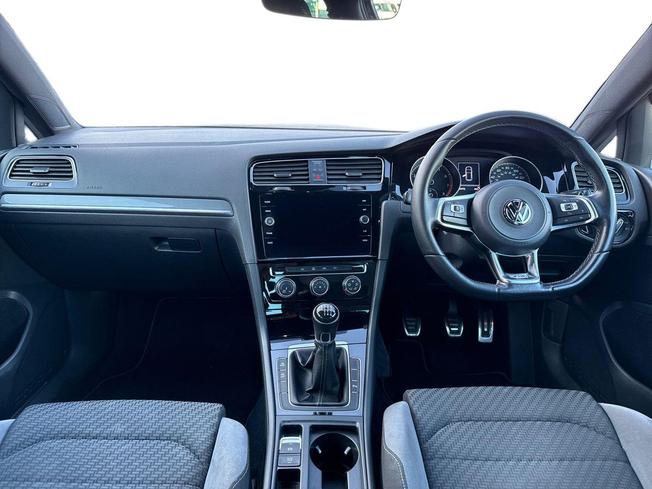 VOLKSWAGEN Golf Photo 10