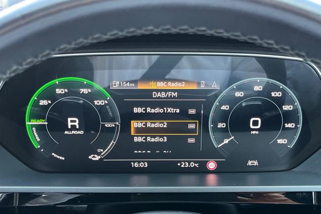 AUDI Q8 E-Tron Photo 15