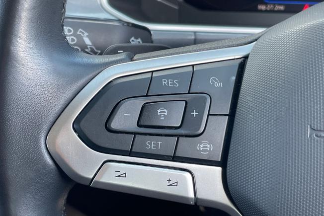 VOLKSWAGEN T-Roc Photo 16