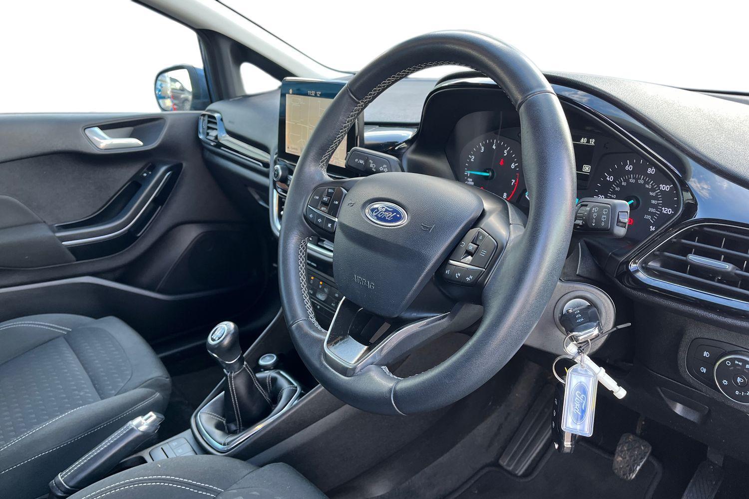 Ford FIESTA Photo 8
