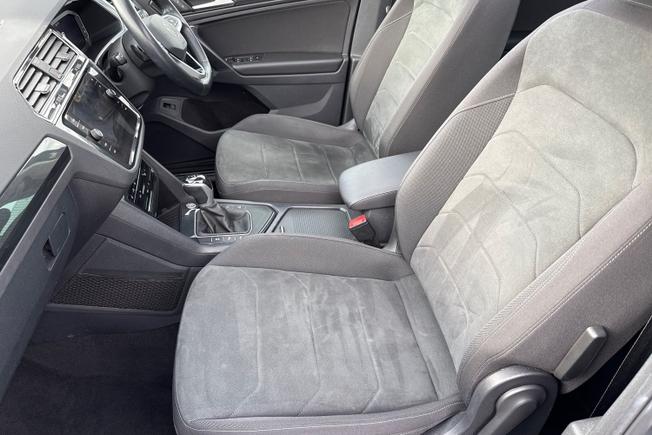 VOLKSWAGEN Tiguan Photo 25