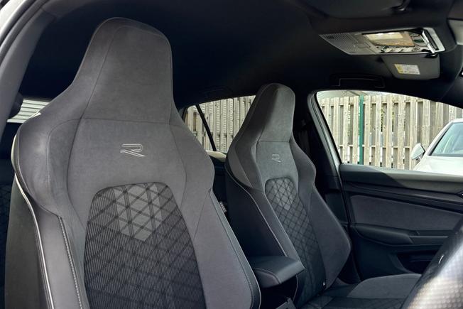 Volkswagen Golf Photo 29