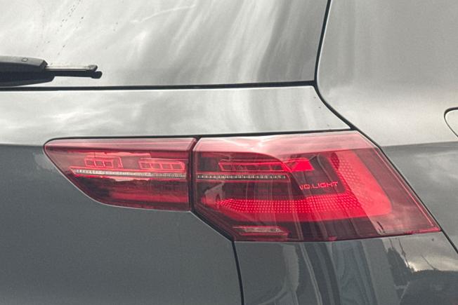 VOLKSWAGEN Golf Photo 18