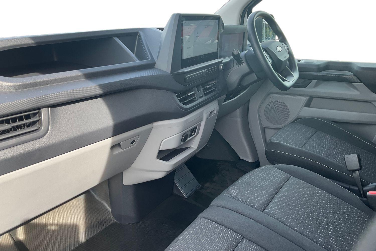 Ford E-Transit Custom Photo 2