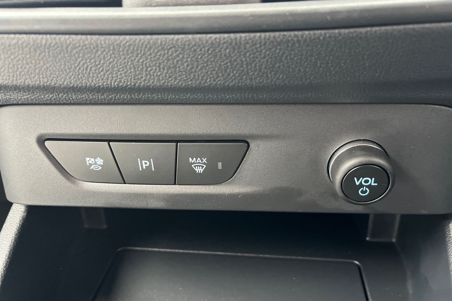 Ford E-Transit Courier Photo 29