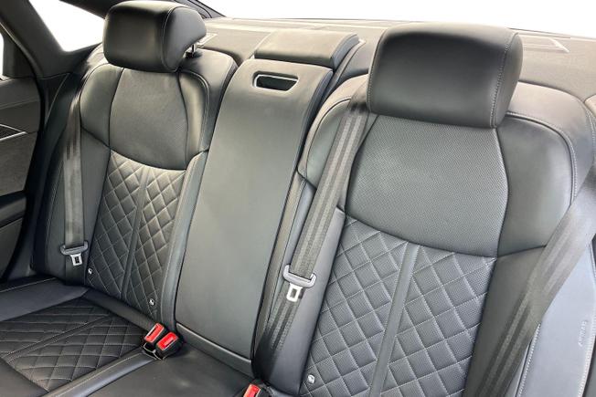 Audi A8 Photo 10