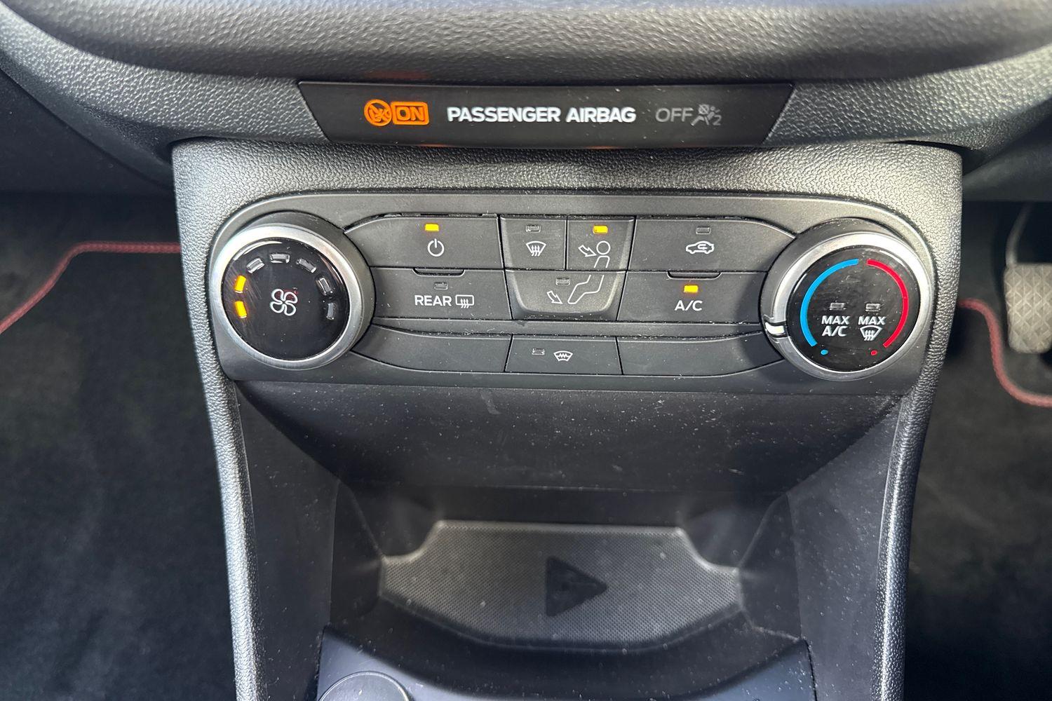 Ford FIESTA Photo 30