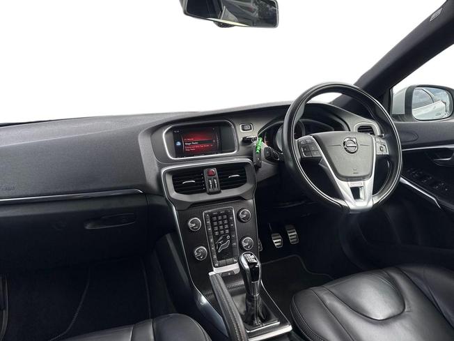 VOLVO V40 Photo 2