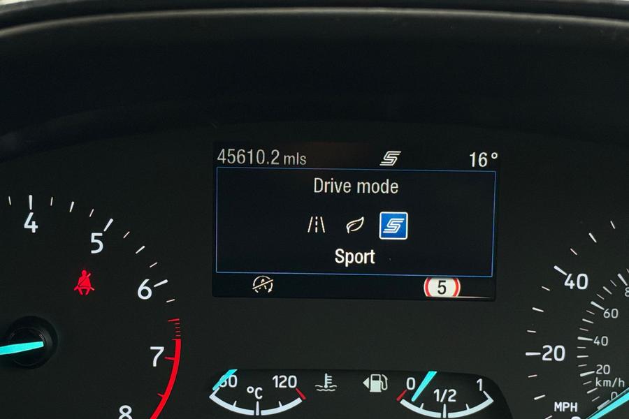 Ford FIESTA Photo autoimg-744be3a2de74bfd1bd08e9d3fcf79b740f1f3bd7.jpg