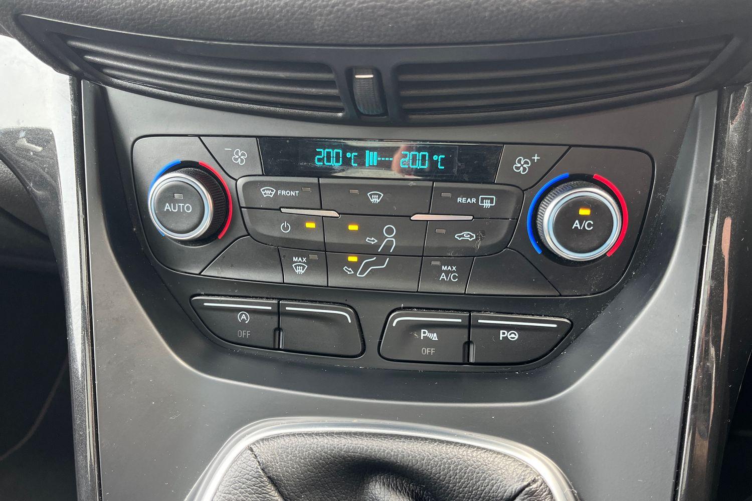 Ford KUGA Photo 31