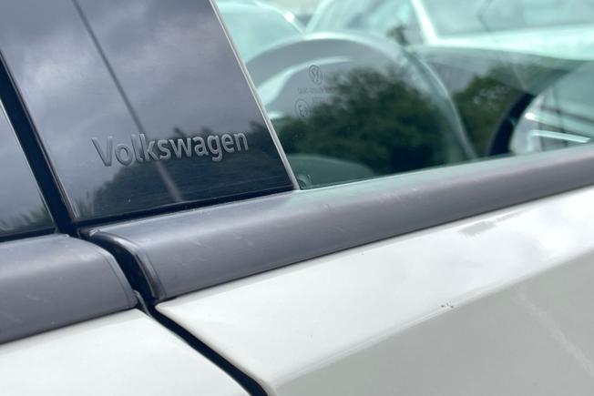 VOLKSWAGEN T-Roc Photo 22