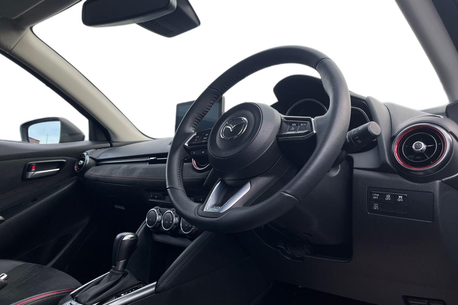 Mazda 2 Photo 8