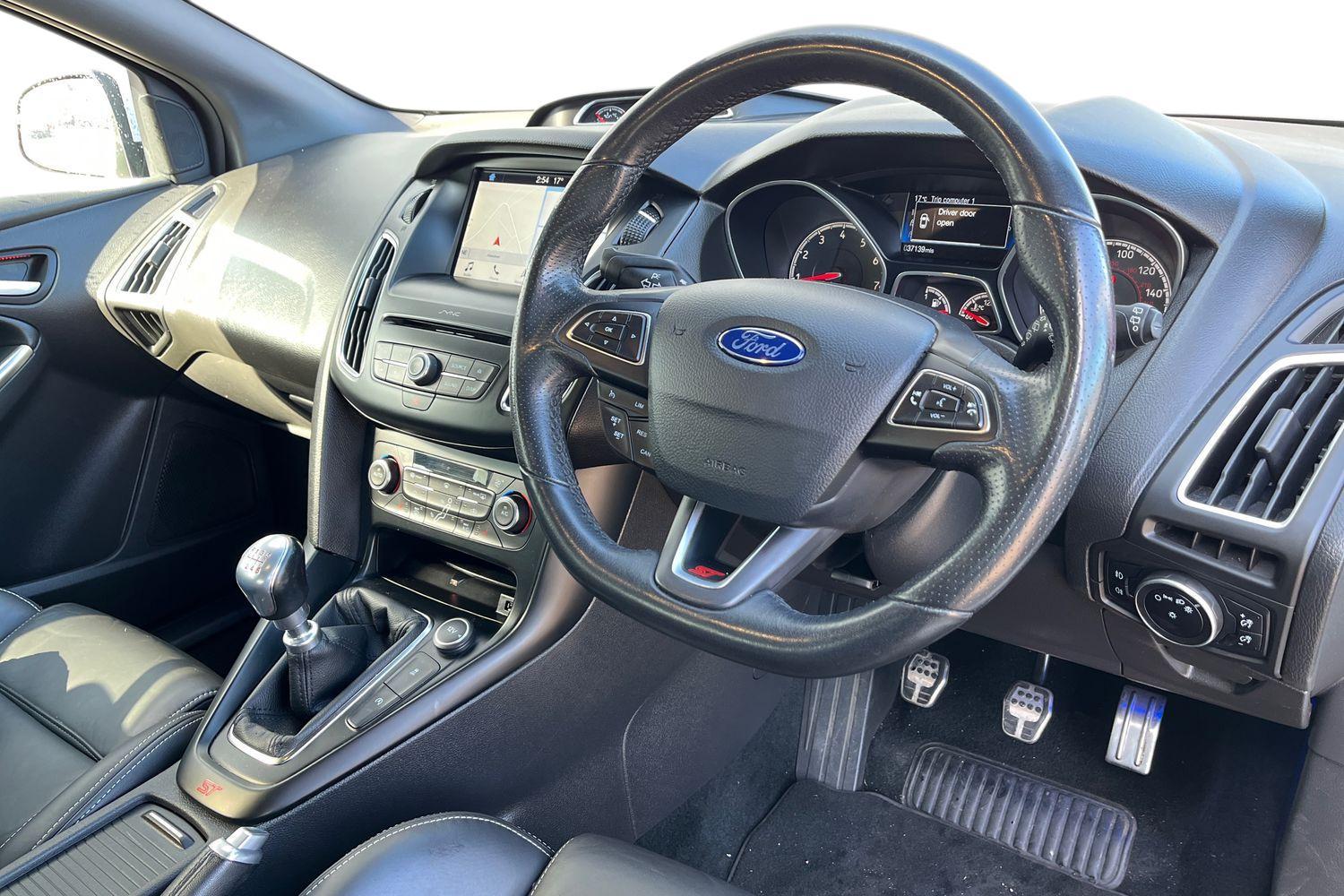 Ford FOCUS Photo 8