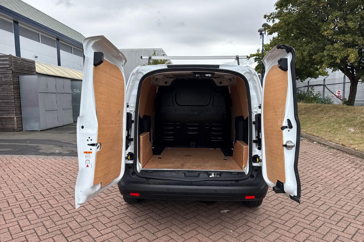 Ford TRANSIT COURIER Photo 5