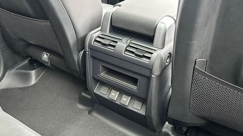 Land Rover Defender Photo autoimg-7466ffc6bc690722822c25b95c4549f1def9661b.jpg