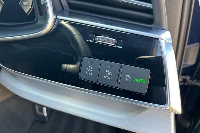 AUDI Q7 Photo 45