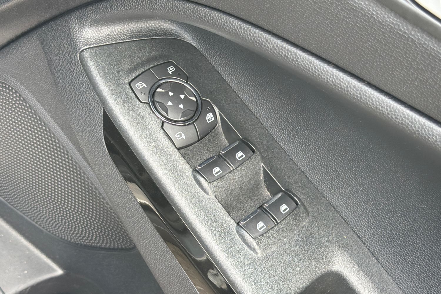 Ford ECOSPORT Photo 15
