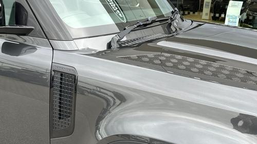 Land Rover Defender Photo autoimg-746f6b960dbf278beb7480cfc660d0fa14622a3e.jpg