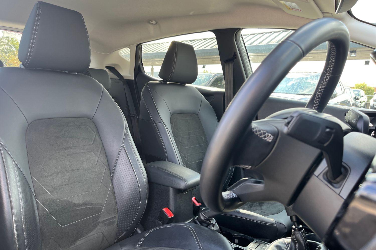 Ford Fiesta Photo 16