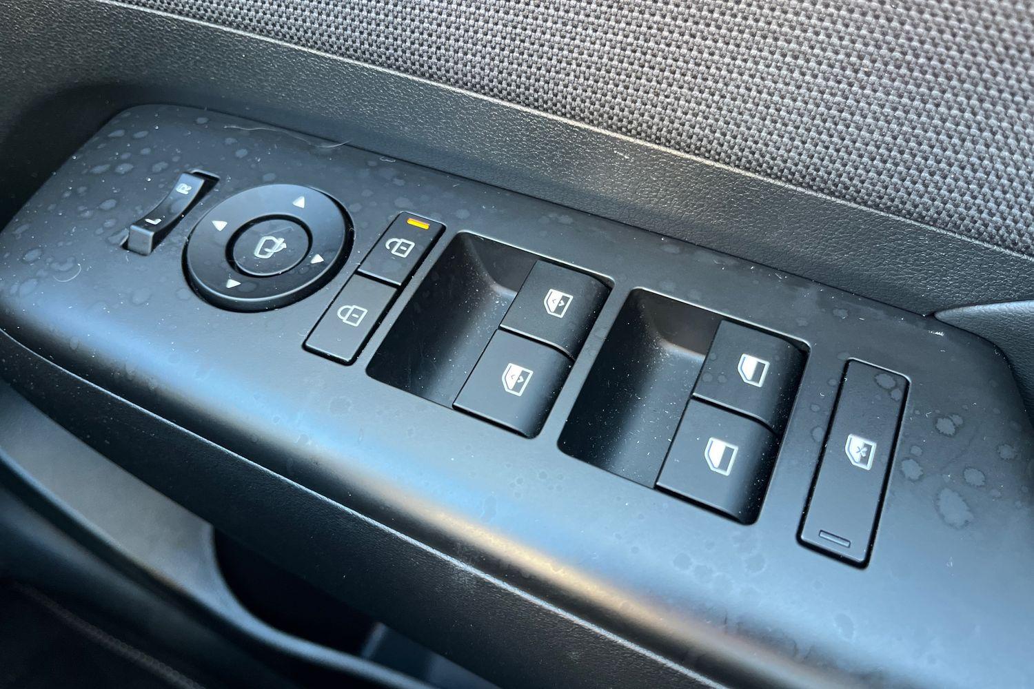 Hyundai KONA Photo 15