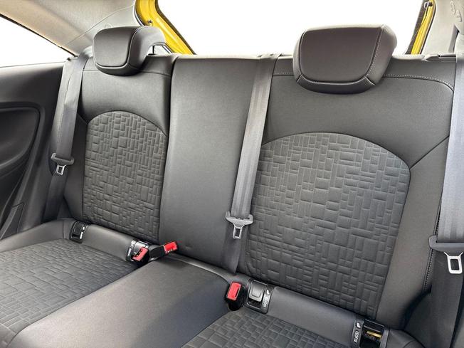 VAUXHALL Corsa Photo 9
