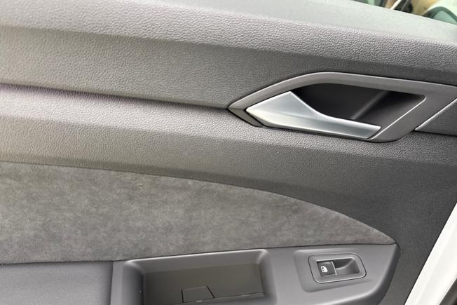 VOLKSWAGEN Golf Photo 23