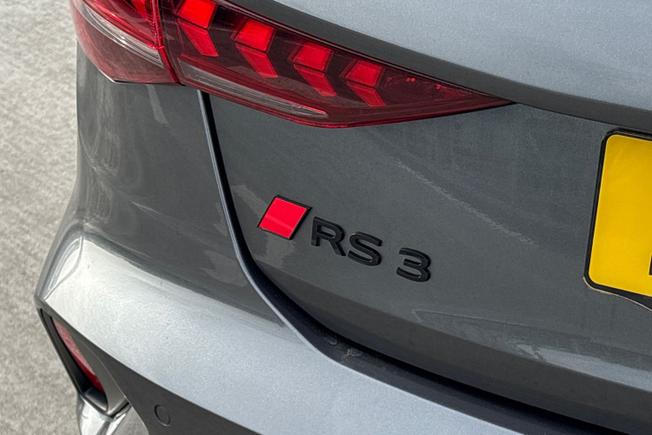 Audi RS3 Photo 23