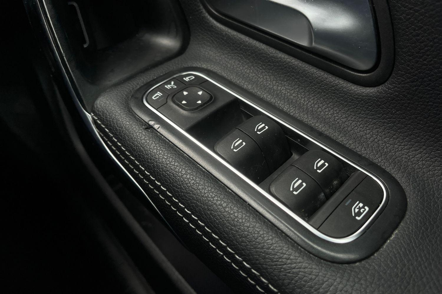 Mercedes-Benz CLA Photo 15