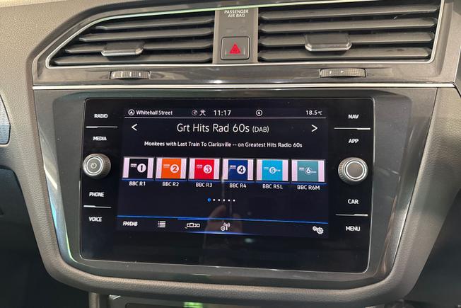 VOLKSWAGEN Tiguan Photo 13