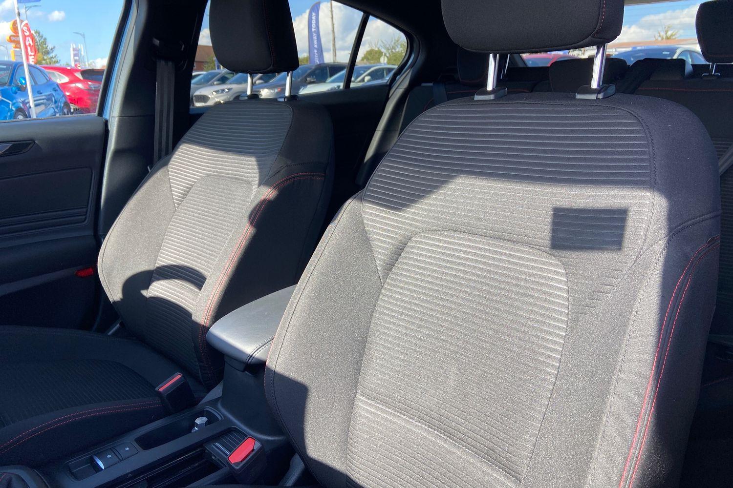Ford FOCUS Photo 18